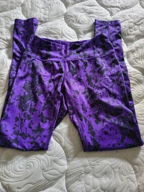 Zella Purple and Black Printed Active Leggings With Secret Pockets